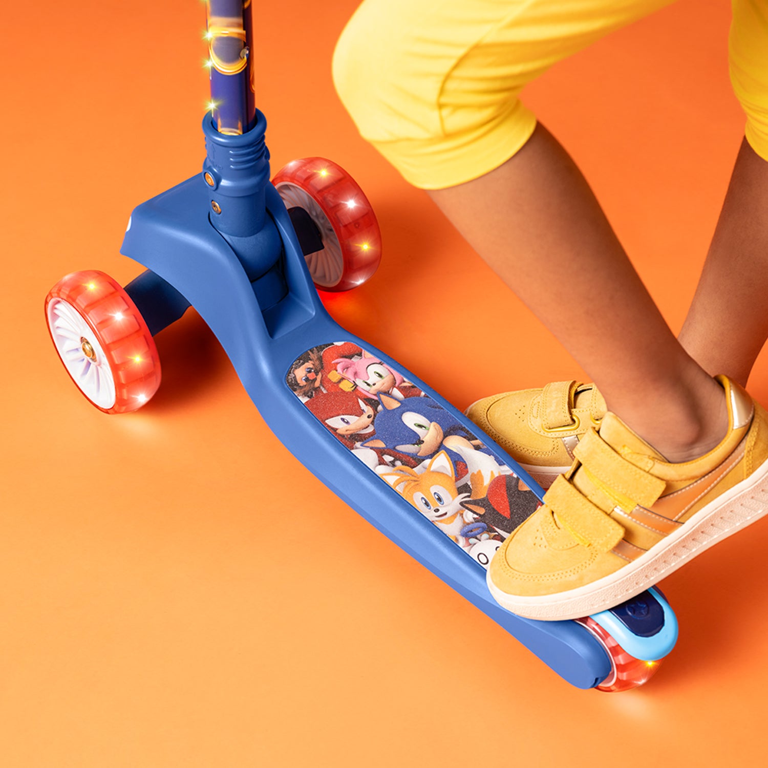 Sonic Lights & Sounds Kick Scooter